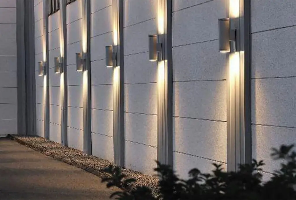 چراغ دیواری